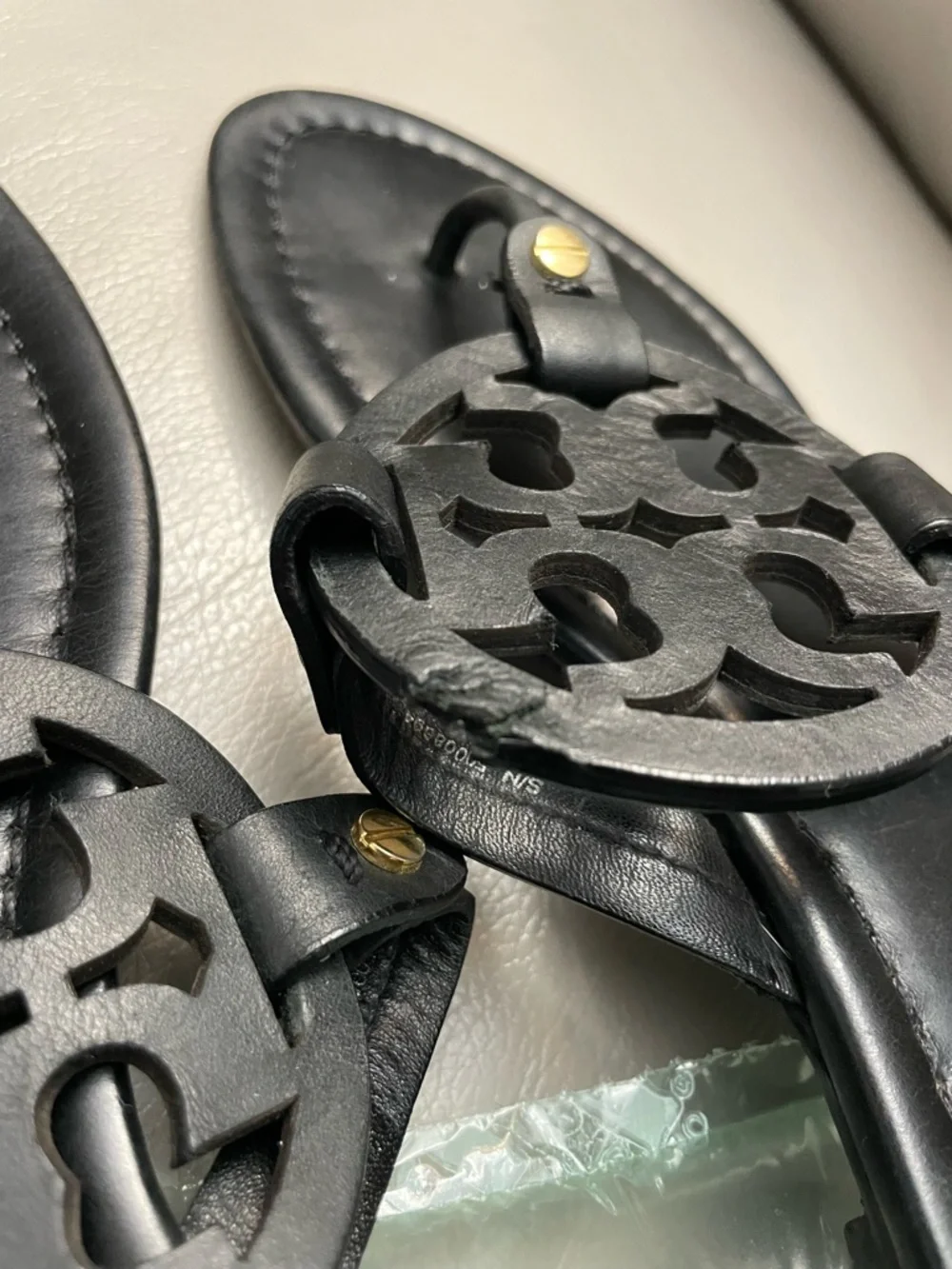 Tory Burch Black Leather Logo Thong Sandals with Gold Studs Sz.9.5 - Picture 6 of 8